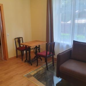 Posezení v ubytování HOT ERNESTINES 7-2 RIGA Enjoy the feel of home and history!