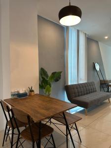 Posezení v ubytování ITCC Manhattan by StayIn 5-6pax