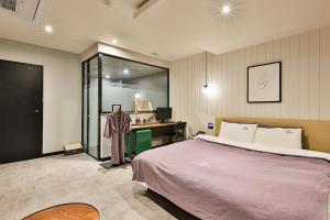 Postel nebo postele na pokoji v ubytování Brown Dot Hotel Jeonggwan