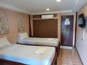 Postel nebo postele na pokoji v ubytování Ben Guesthouse