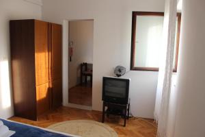 TV a/nebo společenská místnost v ubytování Apartments Petrada