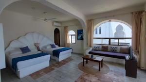 a bedroom with two beds and a couch and a window at Villas Paradise in San Francisco +102 photos