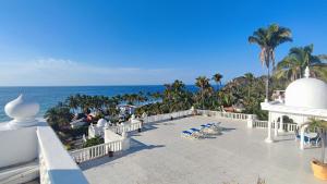 a view of the ocean from the balcony of a resort at Villas Paradise in San Francisco