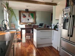 Cuina o zona de cuina de Bright, comfy and peaceful house