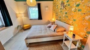 Ένα ή περισσότερα κρεβάτια σε δωμάτιο στο Appartement proche Pairi Daiza 6pers terrasse et jardin