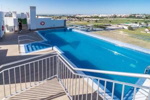 Bazén v ubytovaní Beautiful Rooftop Pool 3Bed alebo v jeho blízkosti