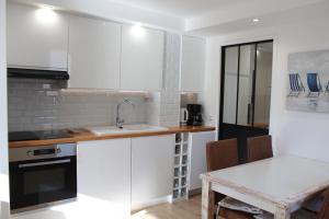 Η κουζίνα ή μικρή κουζίνα στο Appartement de standing avec Piscine +9 φωτογραφίες