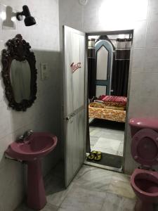 Bilik mandi di Hotel Tip Top