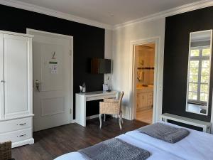 Postel nebo postele na pokoji v ubytování Rein Klassik Hotel