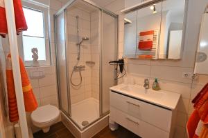Ένα μπάνιο στο Ferienwohnung NORDIA Allee und See +15 φωτογραφίες