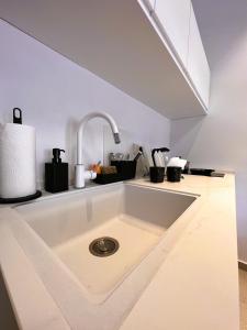 Gallery image of White Door Apartments in Haifa