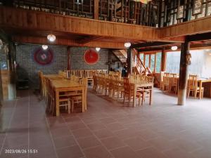 Ein Restaurant oder anderes Speiselokal in der Unterkunft Hmong Culture Homestay 
