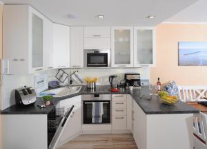 Kuchyň nebo kuchyňský kout v ubytování Lichtdurchflutete Ferienwohnung mit Südbalkon