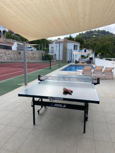 Tischtennis in der Unterkunft Sara 4 personas, free WIFI, chill-out, private pool, private tennis court - by Holiday Rentals Villamar oder in der Nähe