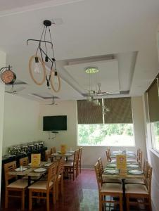 TV a/nebo společenská místnost v ubytování Sunny Pines Resort