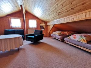 Легло или легла в стая в CHALET HÜTTLE - authentisch, ruhig, mitten im grün