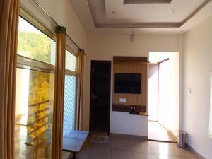 TV a/nebo společenská místnost v ubytování Sunny Pines Resort