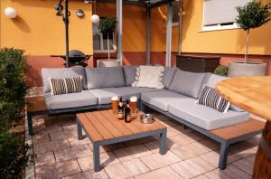 a couch and a table on a patio at Zentrale Maisonette-Wohnung in TBB in Tauberbischofsheim