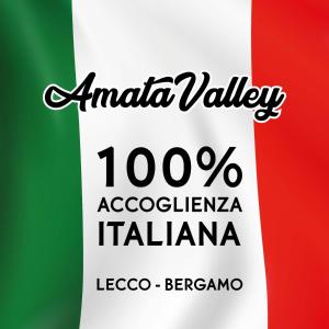 un segno con la bandiera dell'Italia e le parole America Valley per cento di Amata Valgre Affittacamere, comfort e pulizia eccezionali!! a Olginate