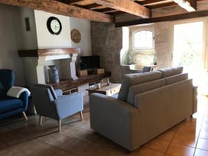 a living room with a couch and two chairs at Gîtes de Lartigue in Anthé