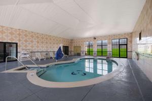 a large indoor pool in a building with a swimming pool at Quality Inn & Suites Oklahoma City North in Edmond