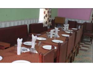 ห้องอาหารหรือที่รับประทานอาหารของ Hotel Mamata, Rajgir