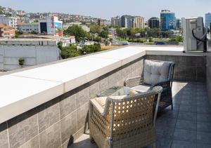 Balkon atau teras di Monezza Hotel Maltepe