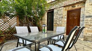Patio nebo venkovní prostory v ubytování Stone house in Afissos