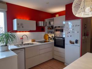 A cozinha ou cozinha compacta de appart sympa confort bien situé