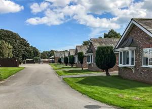 a row of houses on a residential street at Bridlington Holiday Cottages in Fraisthorpe