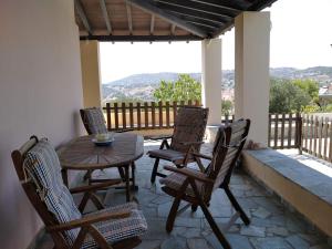 Gallery image of Jenny's Villa - Lagonissi in Kalívia Thorikoú