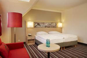 Un pat sau paturi într-o cameră la H+ Hotel Stade Herzog Widukind