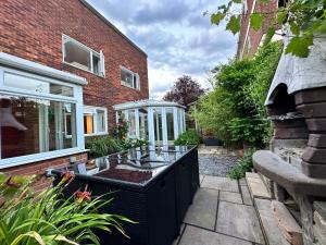 a house with a sink in a garden at Detached house in Essex in Harlow