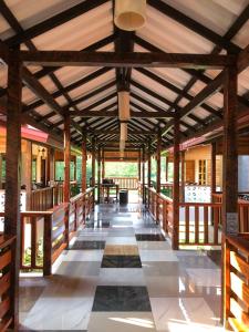 Un restaurant sau alt loc unde se poate mânca la ณาคูรีสอร์ท Nakoo resort Ngao