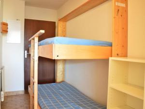 Двуетажно легло или двуетажни легла в стая в Appartement Bormes-les-Mimosas-La Favière, 1 pièce, 4 personnes - FR-1-251-130