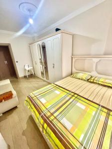 una camera con un grande letto di Geniş Aileye Uygun !!!!! a Taşköprü
