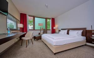 Ein Bett oder Betten in einem Zimmer der Unterkunft Asam Hotel