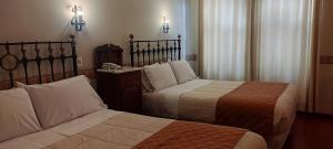 Postel nebo postele na pokoji v ubytování Hostal Colonial Potosi