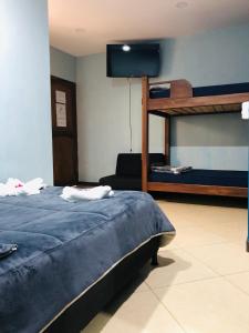 Llit o llits en una habitació de Lake View Hostel