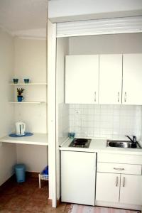Kuchyň nebo kuchyňský kout v ubytování Apartments Mandić