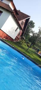 Bazén v ubytování Apartmani Beslic nebo v jeho okolí