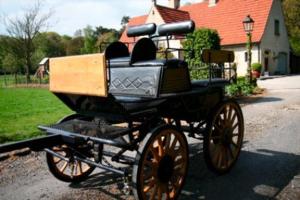 a horse drawn carriage parked on a street at B&B Heerlijkhyd in Hertsberge
