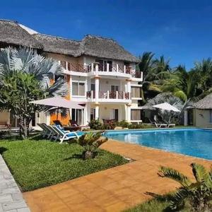 Bazén v ubytování Hotel Hawaian Paradise nebo v jeho okolí