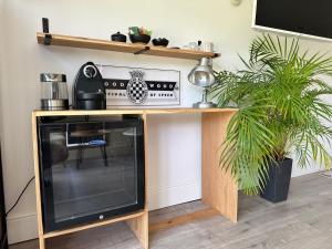 Dapur atau dapur kecil di Two miles from Goodwood +12 gambar