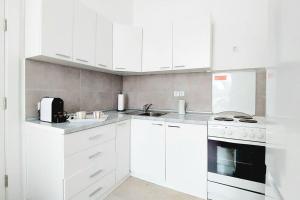 Kuchyňa alebo kuchynka v ubytovaní CheckInVienna-One bedroom Apartment