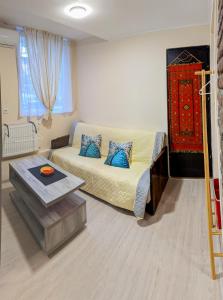 Χώρος καθιστικού στο SolApart - cozy apartment at sololaki