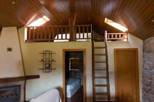 a bedroom with a bunk bed and a staircase in a room at Casa da Cascata in Pincães