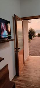 TV a/nebo společenská místnost v ubytování Hotel Lepenica