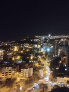 Uma visão geral de La Paz ou uma vista da cidade tirada do apartamento