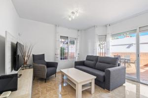 TV a/nebo společenská místnost v ubytování Villa Montelimar - Biznaga Rental Homes